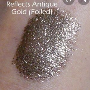 MAC Reflects Pigment